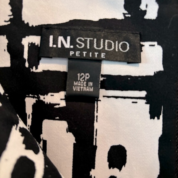 L.N. Studio dress, 12P, black and white print. Cotton and spandex - Picture 4 of 8